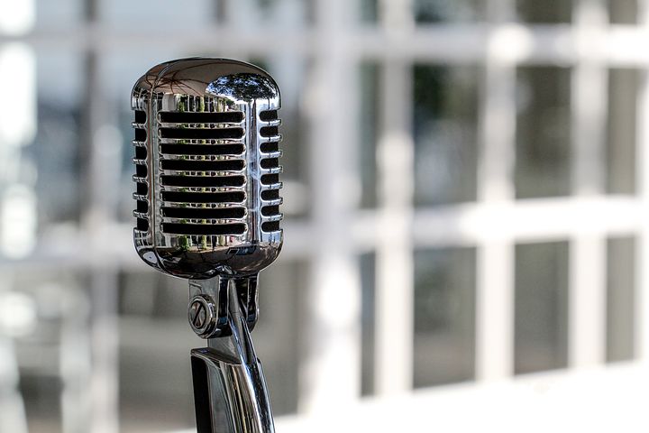 Microphone image in black and white
